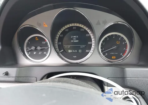 2011 Mercedes-Benz C 300 Sport 4Matic z USA, uszkodzony, nr VIN WDDGF8BB8BR144670